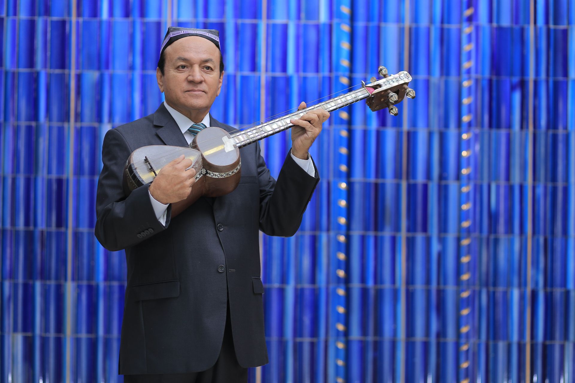 Xalq artisti Ortiq Otajonov tanbur bilan